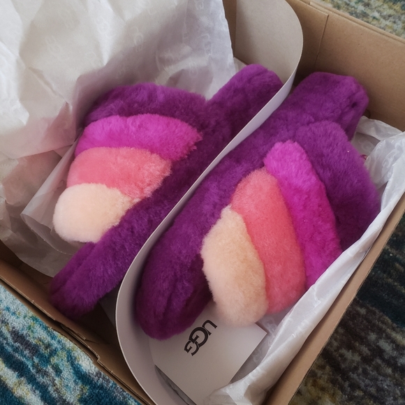 SOLD- Ugg Fluff Yeah Slide in Berrylicious - Picture 2 of 9